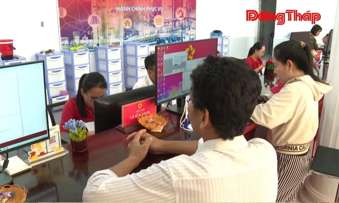 Xã Phú Hựu: Xây dựng nền hành chính phục vụ nhân dân