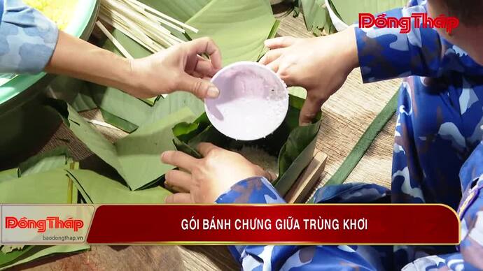 Gói bánh chưng giữa trùng khơi
