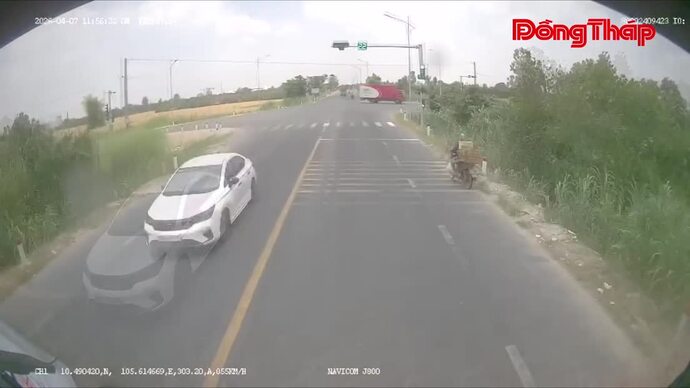 Tạt đầu xe, rẽ vào vùng “nguy hiểm”