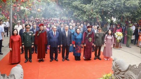 Tổng Bí thư, Chủ tịch nước Tô Lâm dâng hương tưởng niệm các vua Hùng