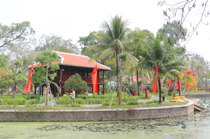 Nhà sàn Bác Hồ - Trái tim giữa vùng đất Sen hồng