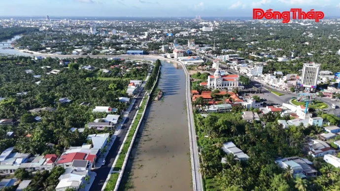 Nhịp sống đô thị ven dòng sông Bảo Định