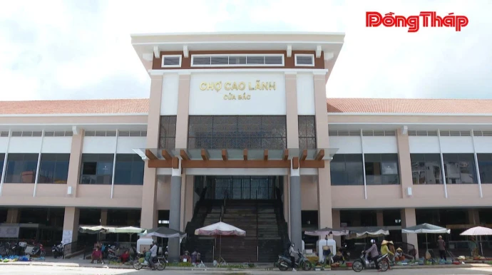 Tiểu thương chợ Cao Lãnh bắt đầu chuyển sang chợ mới