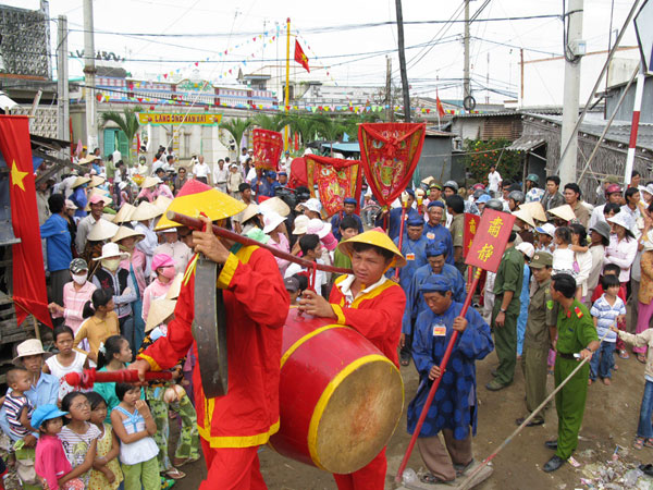 Lựa ruốc ở cảng cá Vàm Láng
