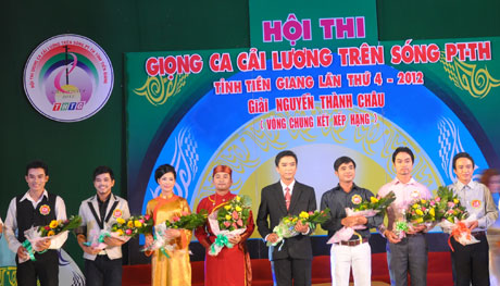 thí sinh vào vóng chung kết xếp hạng đêm 15-5