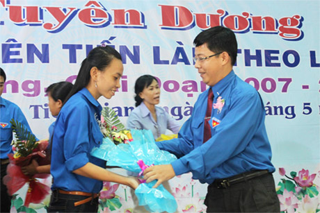 Anh Trần Thanh Nguyên, Bí thư Tỉnh đoàn tuyên dương thanh niên tiên tiến làm theo lời Bác.