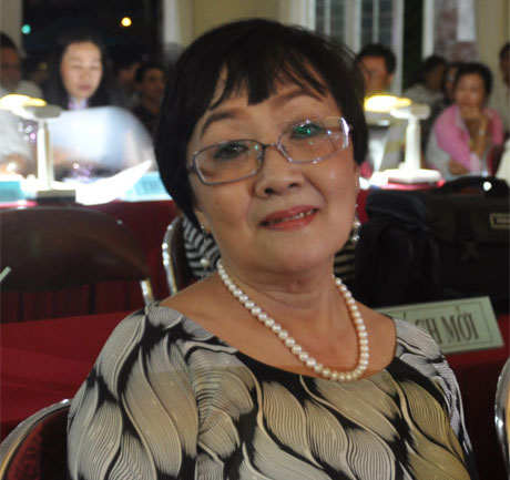 Đạo diễn Hồng Dung trong đêm chung kết xếp hạng