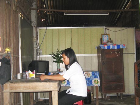 Cháu Huỳnh Thị Kim Loan trong căn nhà tình thương.