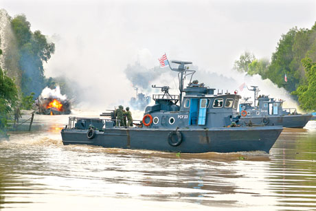 Tái hiện chiến thắng Ba Rài. 	