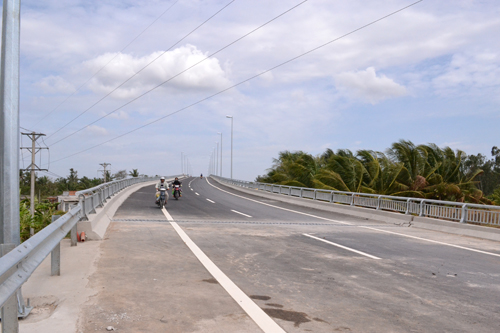 Cầu Chợ Gạo mới được chính thức lưu thông vào ngày 13-4.