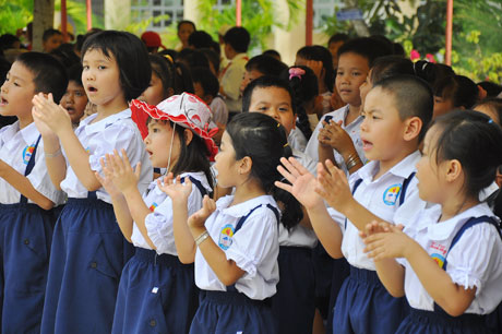 Học sinh nhà trường trong ngày khai giảng năm học.
