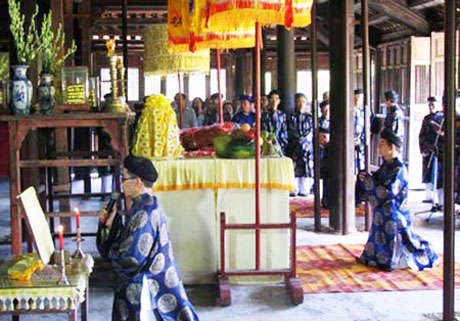 Lễ tưởng niệm 400 năm ngày mất Chúa Nguyễn Hoàng (1613-2013).