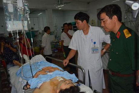 Chị Trần Thị Liễu, 1 trong các nạn nhân của vụ nổ, đang được điều trị tại BV Việt Đức (Hà Nội).