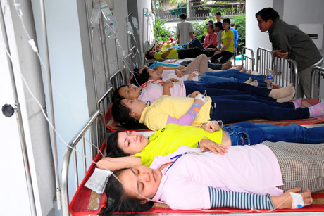 Công nhân đang nằm điều trị tại Trung tâm Y tế Châu Thành.