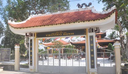 Đền thờ Trương Định tại ấp 2, xã Gia Thuận, huyện Gò Công Đông - nơi trước đây là căn cứ của đồn điền.