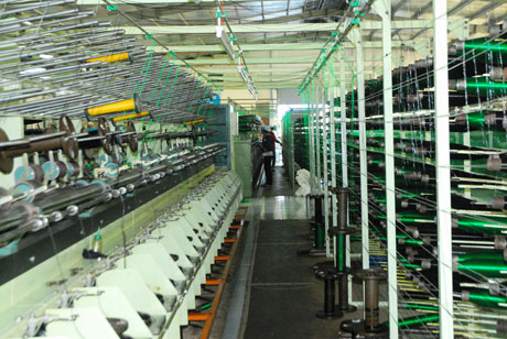 Máy cuốn và nhuộm chỉ được lắp đặt từ Nhật Bản.