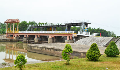 Cống Xuân Hòa, cống duy nhất còn lấy nước vào vùng Ngọt hóa Gò Công.