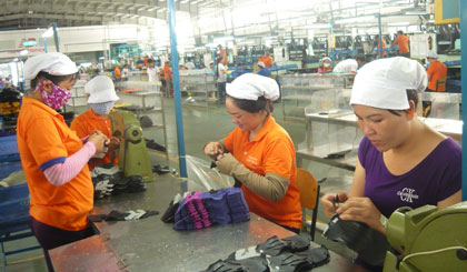 Công nhân Công ty TNHH Freeview Industrial trở lại làm việc trong sáng ngày 6-4.   