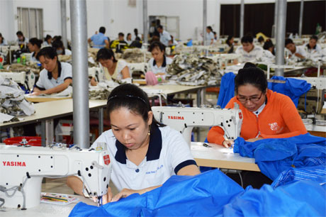 May mặc thu hút nhiều công nhân trên địa bàn TX. Cai Lậy.