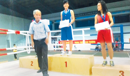 VĐV Lê Thị Ngọc Hân, HC Vàng Giải Vô địch trẻ và Vô địch toàn quốc  Kick-boxing năm 2015.