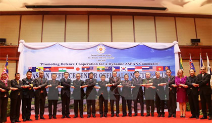 Các quan chức dự hội nghị đang chụp ảnh chung. Ảnh: Phạm Kiên/TTXVN