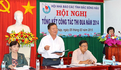 Nhà báo Phước Cường tại Hội nghị tổng kết thi đua năm 2014.