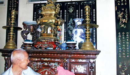 Bộ lư đồng năm 1920 của ông Nguyễn Văn Đôn.