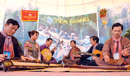 “Thế hệ vàng” của ĐCTT Tiền Giang được truyền nghề từ gia đình. Ảnh: Huỳnh Ngọt