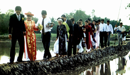 Rước dâu ở nông thôn.