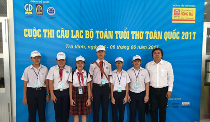 các thành viên đội tuyển tham dự Cuộc thi Các câu lạc bộ Toán tuổi thơ năm 2017