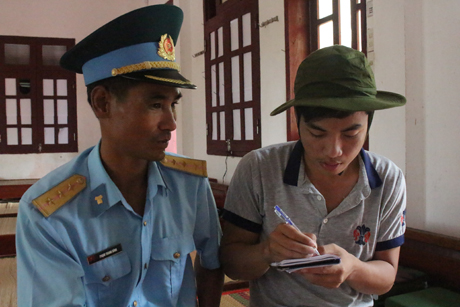 Phóng viên Minh Thành tác nghiệp tại Trường Sa.