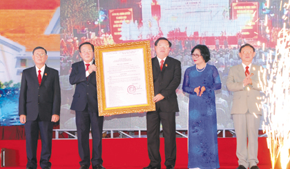 Lễ công bố Quyết định của Thủ tướng Chính phủ công nhận TP. Mỹ Tho là đô thị loại I.     	                   Ảnh: Duy Sơn