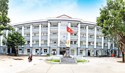 Trường Tiểu học Thủ Khoa Huân được đầu tư xây dựng khang trang, xanh - sạch - đẹp.