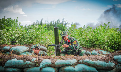 Khẩu đội Cối 100 dự bị động viên của Trung đoàn 893, Bộ Chỉ huy Quân sự tỉnh Kiên Giang lấy phần tử bắn.