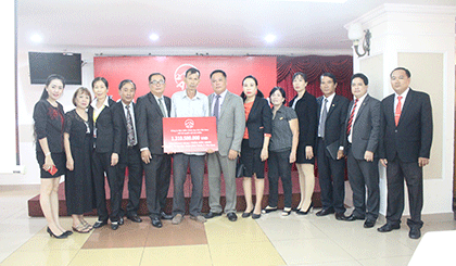 Các đại biểu chụp ảnh lưu niệm tại buổi lễ 