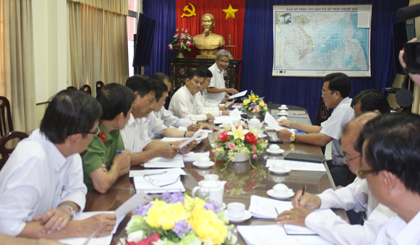 Kiểm tra công tác phòng chống lụt, bão tại huyện Cái Bè.