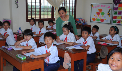 Cán bộ, giáo viên Trường Tiểu học Đồng Sơn 2 luôn cố gắng phấn đấu  giữ vững và phát huy những thành tích đạt được. 