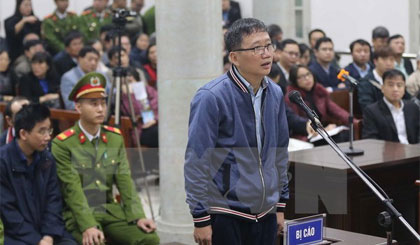 Bị cáo Trịnh Xuân Thanh, nguyên Chủ tịch Hội đồng quản trị, Tổng Giám đốc PVC trả lời Hội đồng xét xử tại phần kiểm tra căn cước. Ảnh: Doãn Tấn/TTXVN