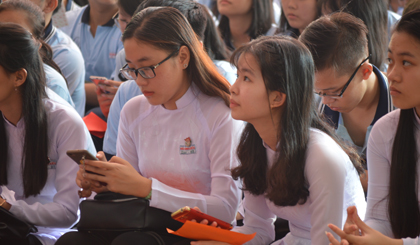 Học sinh cần được định hướng để sử dụng mạng xã hội hiệu quả. Ảnh: TUẤN LÂM