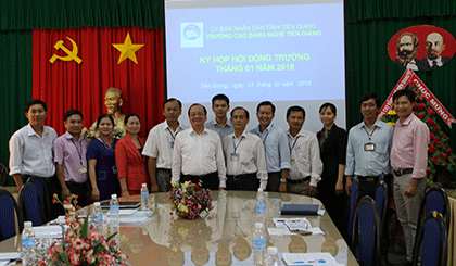 Hội đồng trường nhiệm kỳ 2017-2022 ra mắt tại kỳ họp.