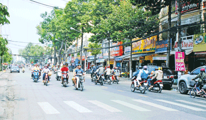 Khu chợ Thạnh Trị hôm nay khang trang, sầm uất.                   Ảnh: HỮU NGHỊ