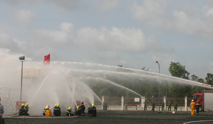 Thực tập công tác PCCC. Ảnh: P.L