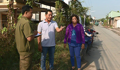 Hiện trường người dân bắt đối tượng cướp giật tài sản ở xã Thân Cửu Nghĩa, huyện Châu Thành. Ảnh: THANH VIỆT