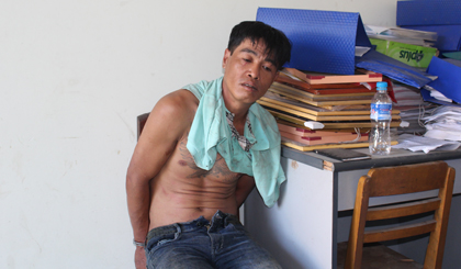 Nghi phạm Lê Văn Tý tại cơ quan công an