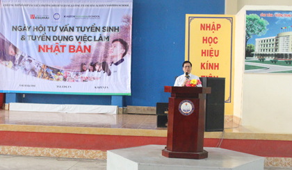 Đại diện Công ty Esuhai tư vấn tại ngày hội