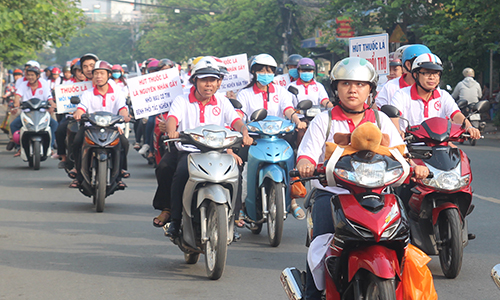 Diễu hành kêu gọi cộng đồng chung tay hành động ngăn chặn, đẩy lùi tác hại thuốc lá.