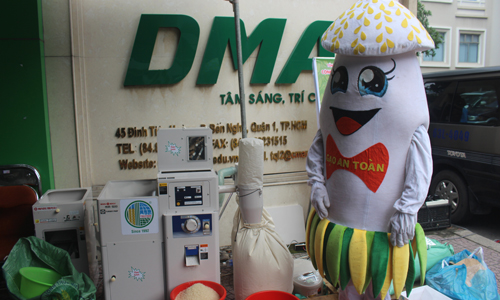 Mỗi giờ chiếc máy xay được khoảng 200kg lúa.