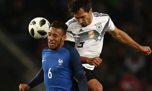 Đức (áo trắng) trở lại sau cú sốc World Cup bằng màn đối đầu nhà vô địch thế giới Pháp. (Nguồn: fcbayern)