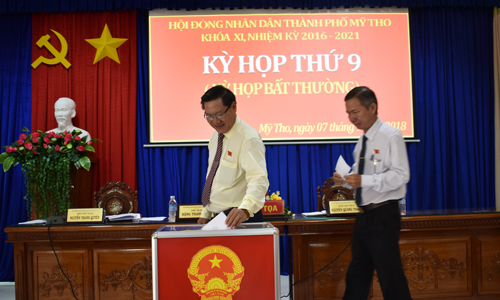 Đại biểu HĐND TP. Mỹ Tho bỏ phiếu bầu các chức danh