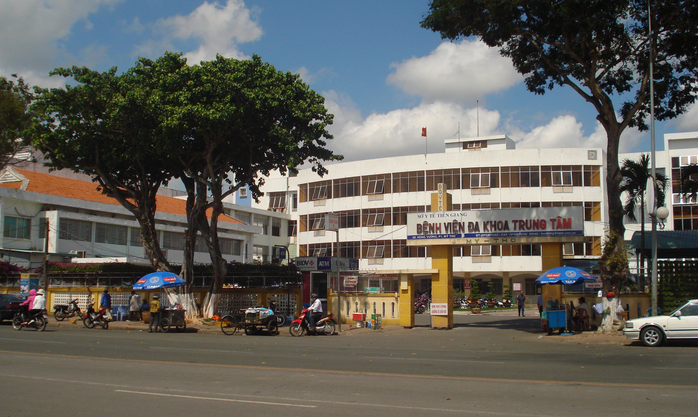 Qua 40 năm thành lập, Bệnh viện ĐKTT Tiền Giang không ngừng phát triển và ngày càng chăm sóc tốt hơn sức khỏe nhân dân. Ảnh: HẠNH NGA